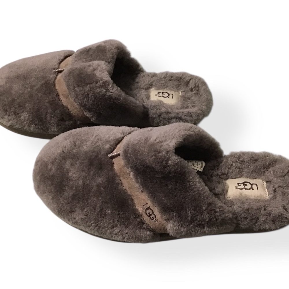 UGG Cozy Women's Slippers - Size 9